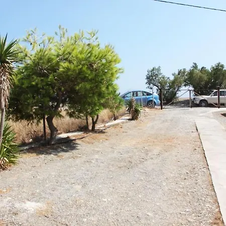 House With Garden On * Koutsounari